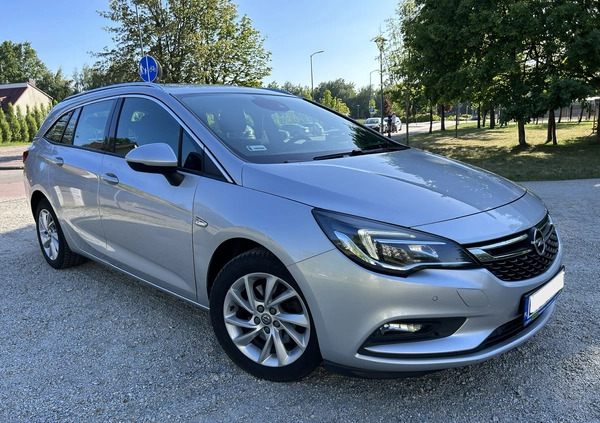 Opel Astra cena 38500 przebieg: 182500, rok produkcji 2019 z Brwinów małe 67